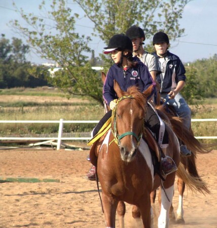 За мной мальчики.