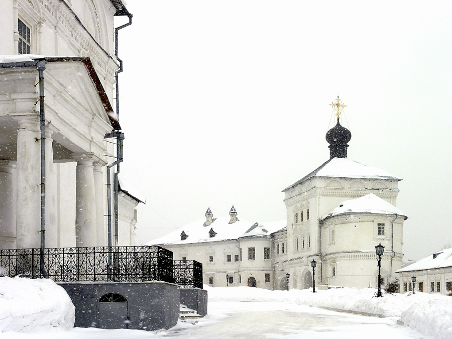 Трифоновский монастырь в снегопад