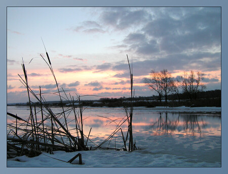 На рассвете.