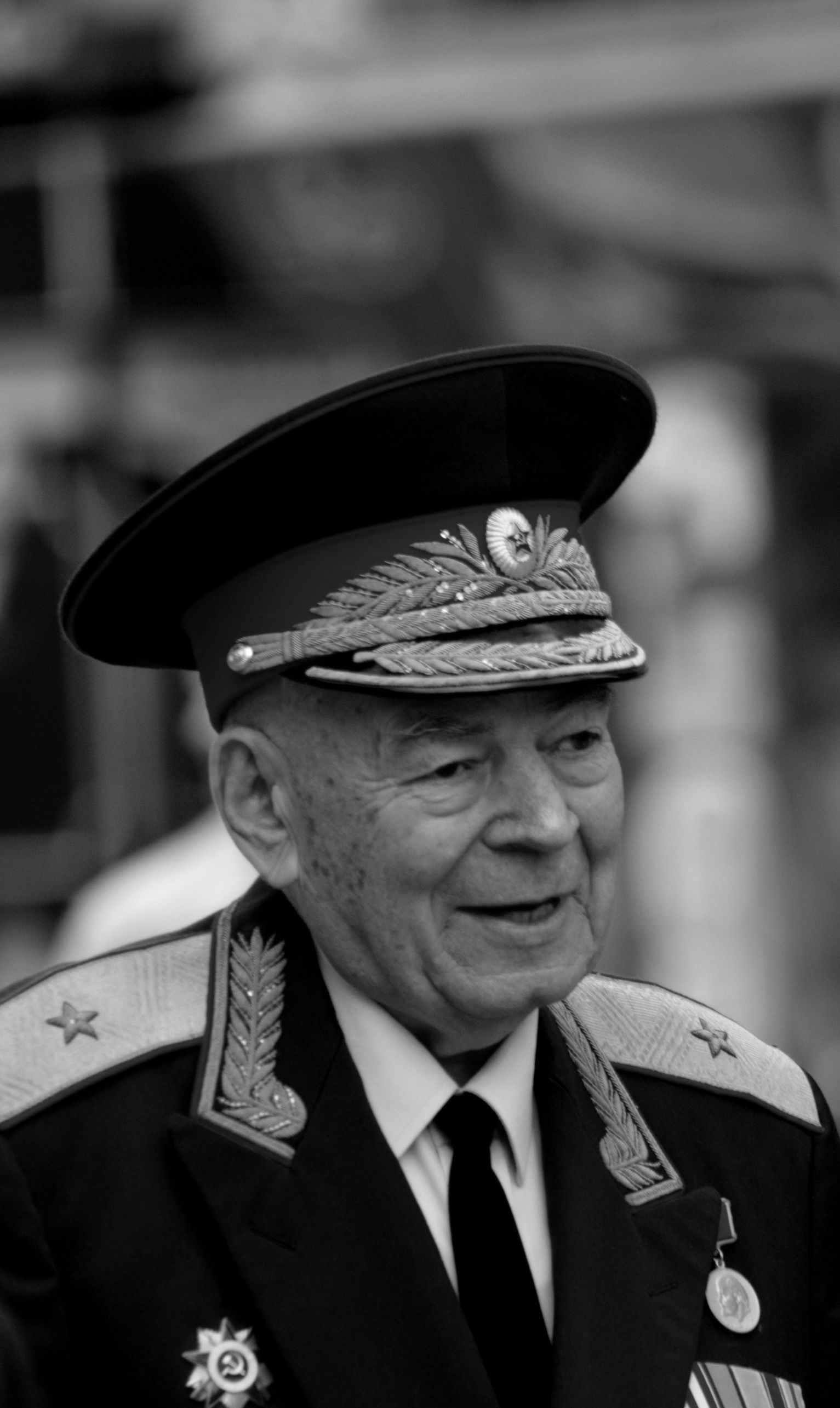 генерал все еще с нами!