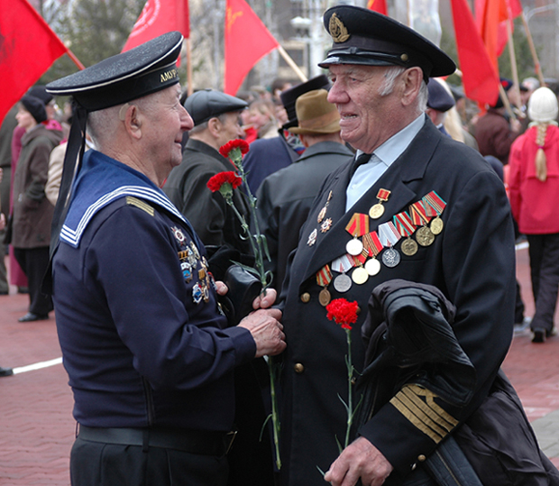 Два товарища