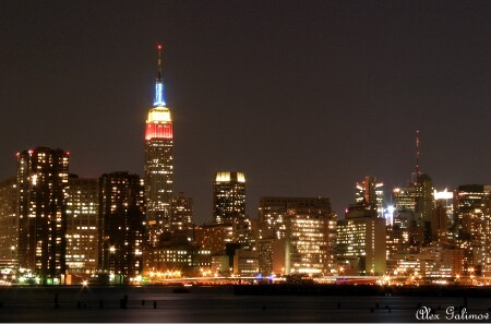 Ночной вид на Empire State Building и Манхэттен