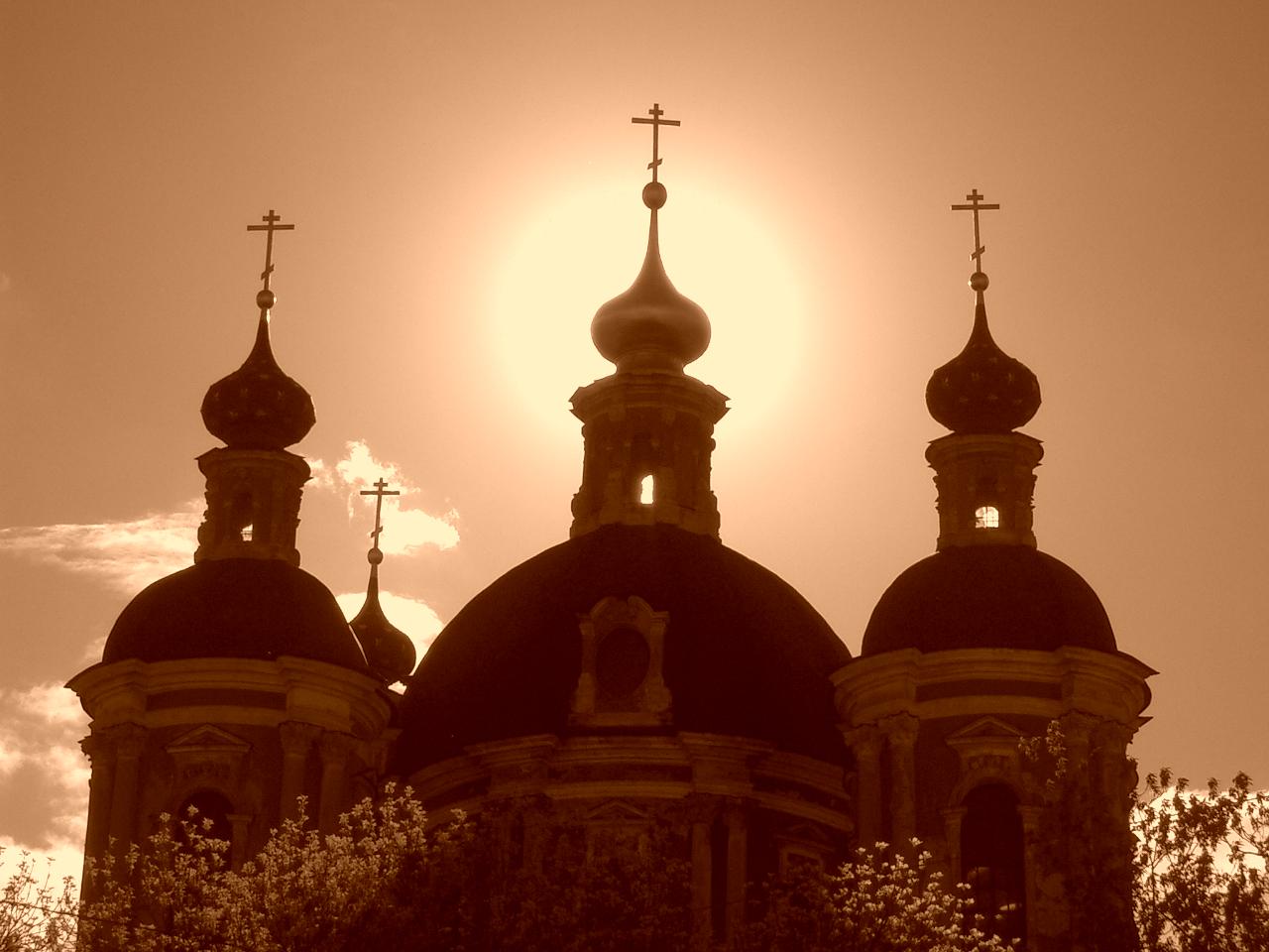 Кто светел тот и свят