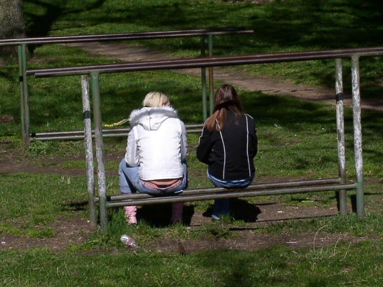 Скромные,почти спортивные девушки.