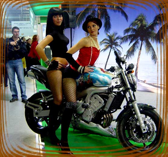 Эх, трудна жизнь фотографа...