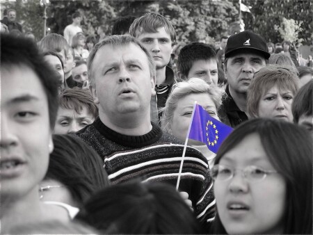 ...И хором гимны на балалайке исполняем. Открытие Евровидения.