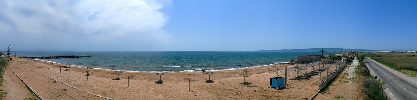 Май. Море греется.