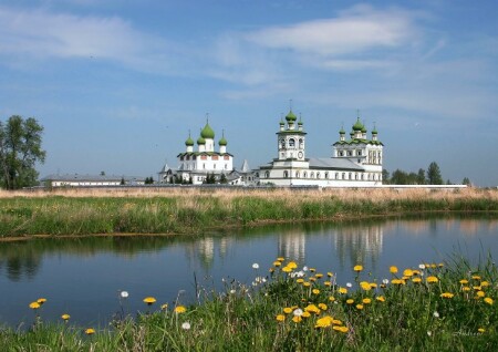 Монастырь в Вяжищах. Май.