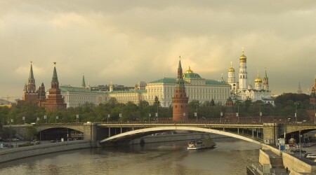 Вид на Кремль от Храма Христа Спасителя
