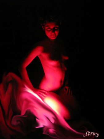 Девушка в красном свете
