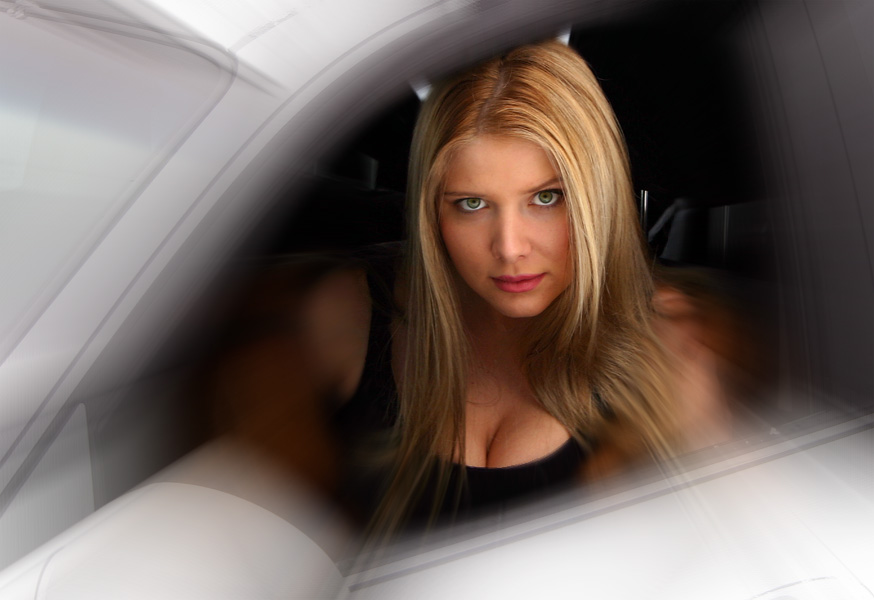 The mobile girl_2