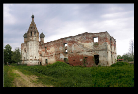 Разрушенная церковь в Верее