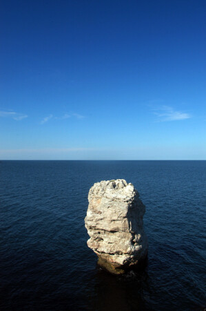 Одинокая скала