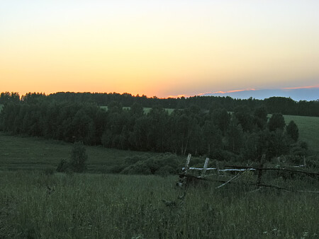 Смеркается.