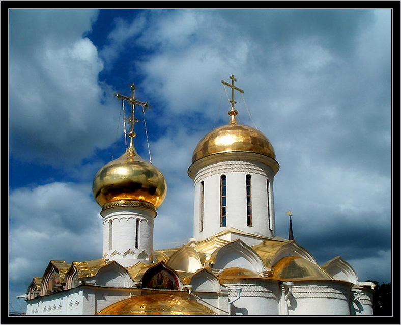 В золоте