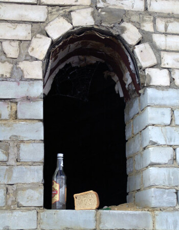 субатомное исчезновение продукта на фоне пустоты