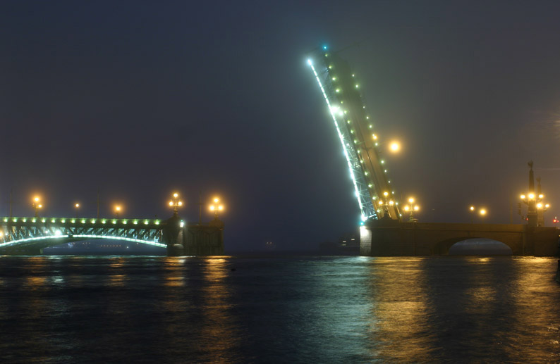 Троицкий мост в тумане
