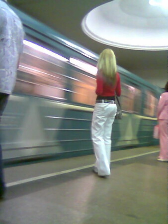 щя она уедет, а я останусь..