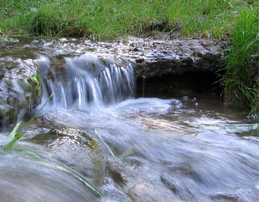 маленький водопад