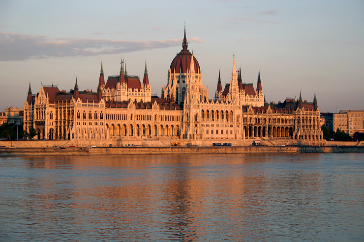 ПАРЛАМЕНТ В ЗОЛОТОМ