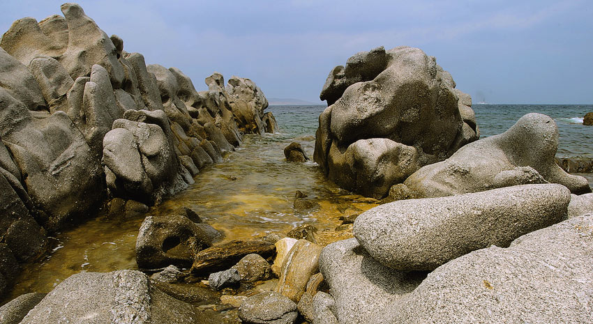 Морской пейзаж с каменьями.