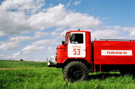 Красное на зеленом