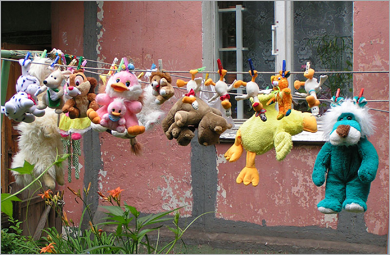 нас выстирали и сушат:))