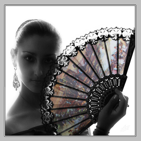 девушка с веером