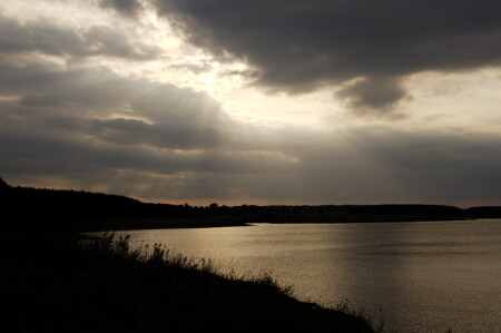 Солнце светит