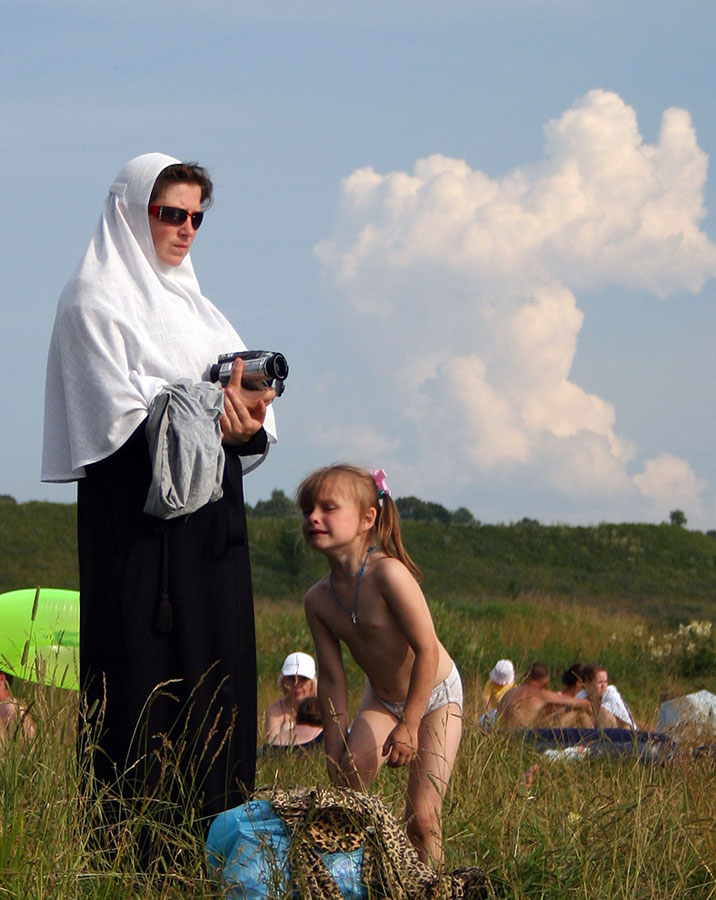 Монахини бывают разные....