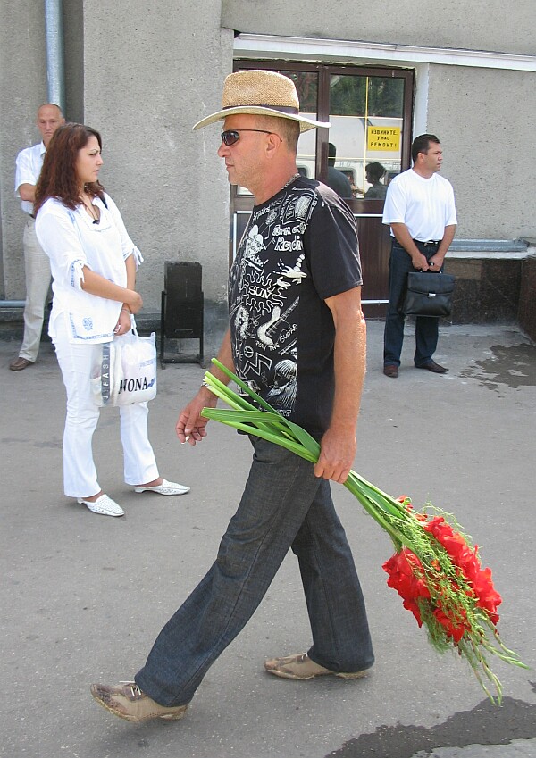 СВОИМ ПУТЁМ...