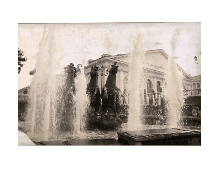 Пять струй, четыре коня и стары Манеж