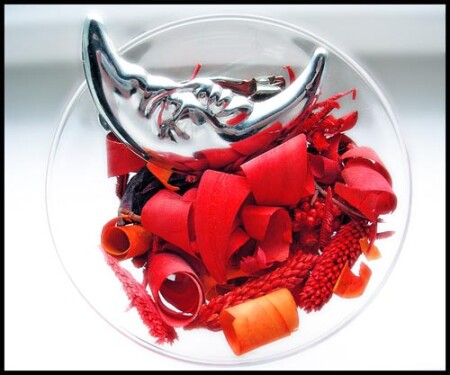 месяцу тоже снятся цветные сны..... 