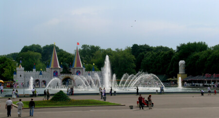 В том парке лилии цветут...