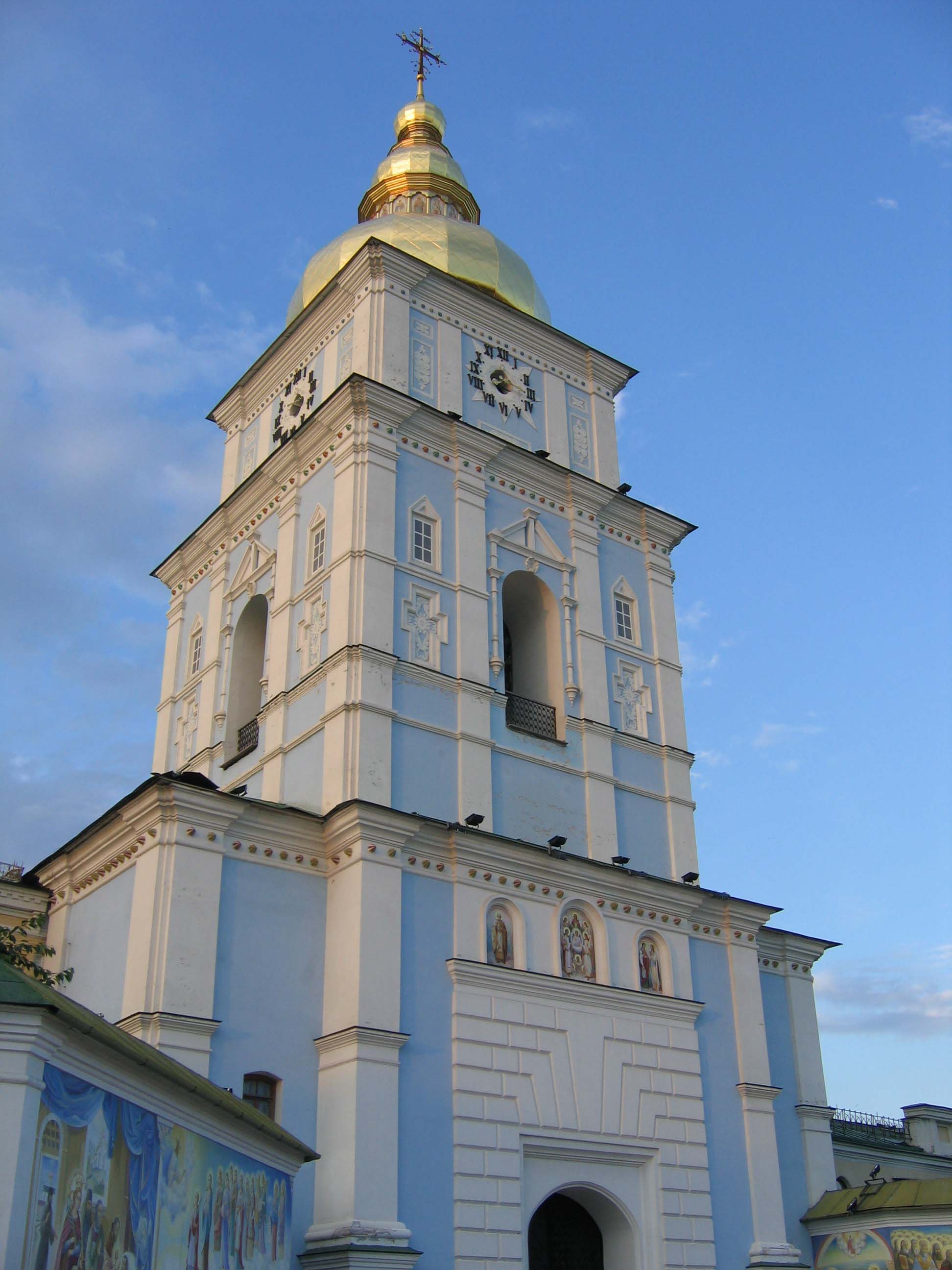 Златоверхий
