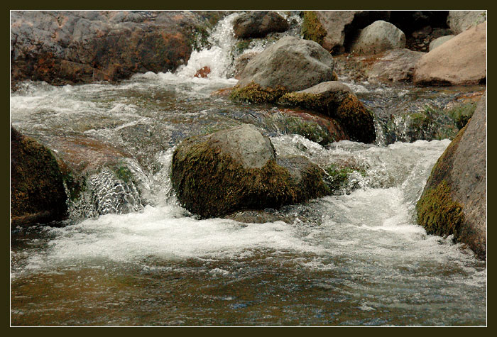 Вода и камни