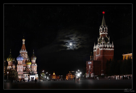 Центр, ночь и полнолуние