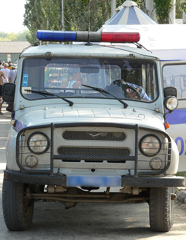 Наша служба и опасна и трудна...