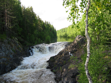 Первые два уступа водопада