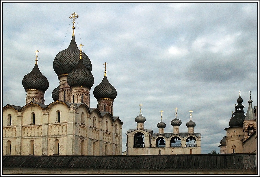 Звонница и купола - тревожная
