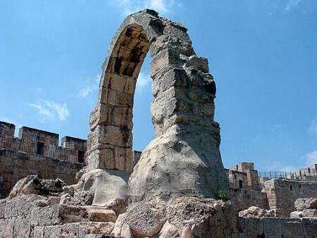 сохранившаяся часть сгоревший синагоги