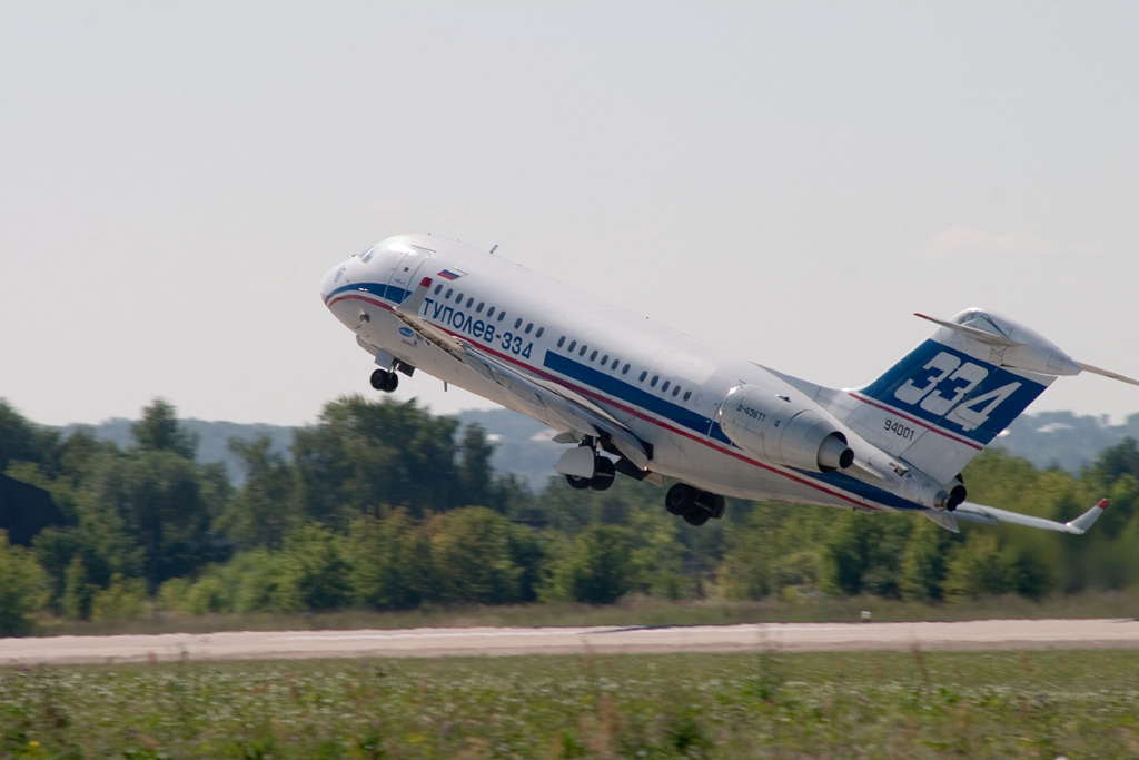 Взлет Ту-334