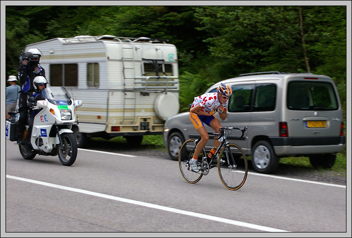 Mickael Rasmussen, (Denmark, Radobank). Tour de France 2005, 9 etape. Микаель опережает ближайших преследователей на 7 минут.