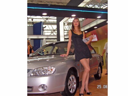 Девушка и KIA