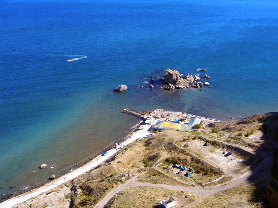 С видом на море)