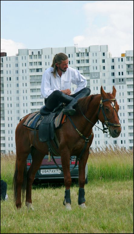 &quot;... А я с гнедою сросся, стремена по росту, да не жмет лука...&quot;
