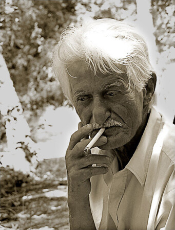 Задумчивый дед