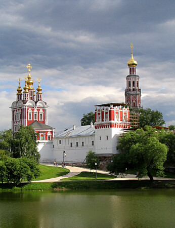 Тяжело облачкам ...