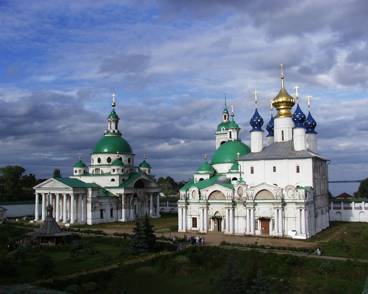 Моностырь...