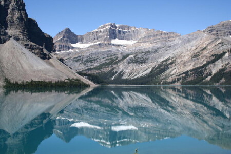 Along Icefields parkway
